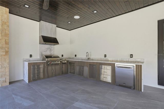 6802 E CREEK DRIVE, Tampa, FL 33615