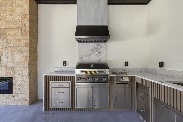 6802 E CREEK DRIVE, Tampa, FL 33615