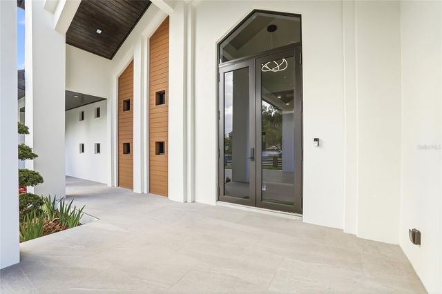 6802 E CREEK DRIVE, Tampa, FL 33615