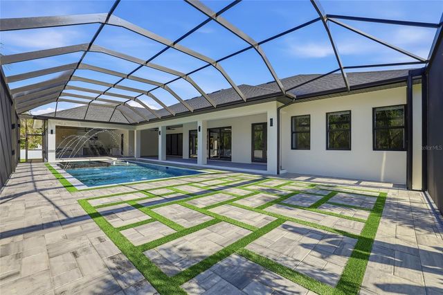 6802 E CREEK DRIVE, Tampa, FL 33615