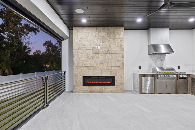 6802 E CREEK DRIVE, Tampa, FL 33615