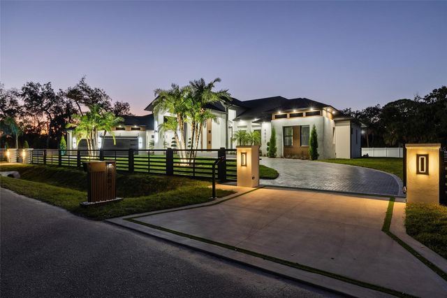 6802 E CREEK DRIVE, Tampa, FL 33615