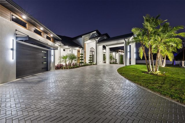 6802 E CREEK DRIVE, Tampa, FL 33615