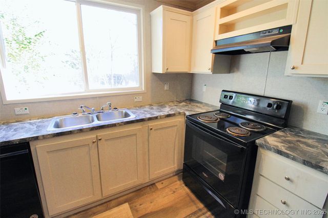 21098 S 495 Road, Tahlequah, OK 74464