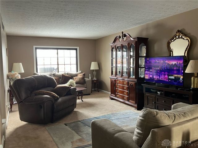 2117 Robinhood Drive, Miamisburg, OH 45342