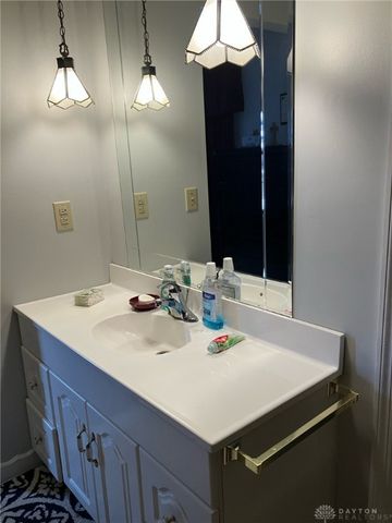 2117 Robinhood Drive, Miamisburg, OH 45342