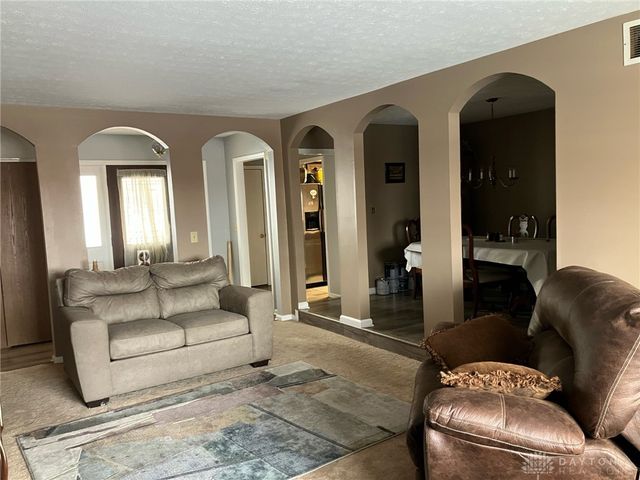 2117 Robinhood Drive, Miamisburg, OH 45342