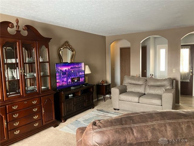 2117 Robinhood Drive, Miamisburg, OH 45342