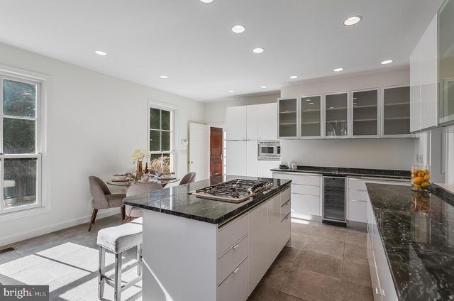 4709 FOXHALL CRES NW, Washington, DC 20007