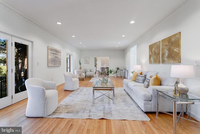 4709 FOXHALL CRES NW, Washington, DC 20007