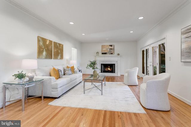 4709 FOXHALL CRES NW, Washington, DC 20007