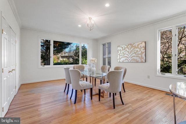 4709 FOXHALL CRES NW, Washington, DC 20007