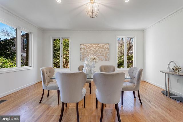 4709 FOXHALL CRES NW, Washington, DC 20007