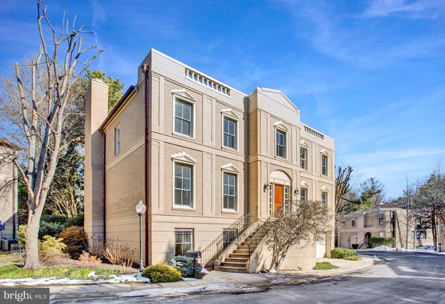 4709 FOXHALL CRES NW, Washington, DC 20007