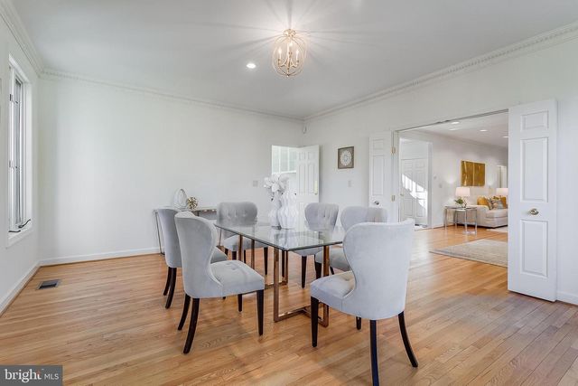 4709 FOXHALL CRES NW, Washington, DC 20007