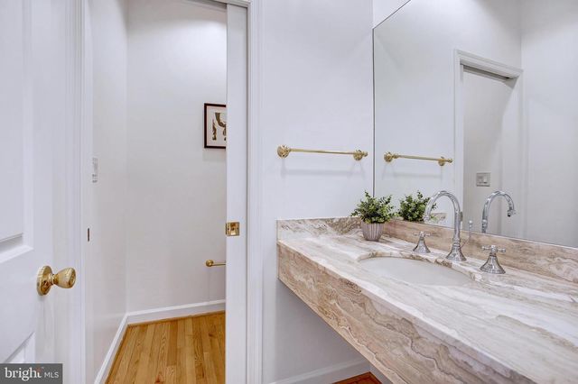 4709 FOXHALL CRES NW, Washington, DC 20007