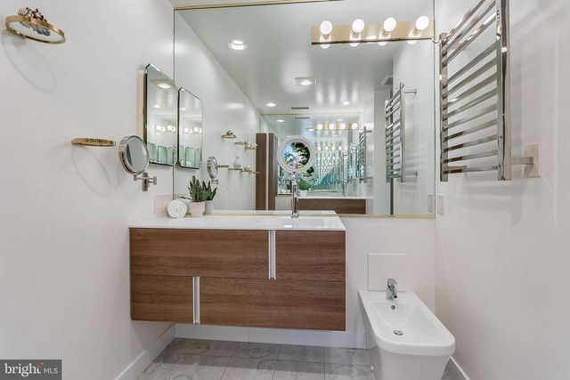 4709 FOXHALL CRES NW, Washington, DC 20007