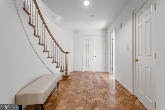 4709 FOXHALL CRES NW, Washington, DC 20007