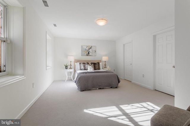 4709 FOXHALL CRES NW, Washington, DC 20007