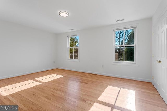 4709 FOXHALL CRES NW, Washington, DC 20007