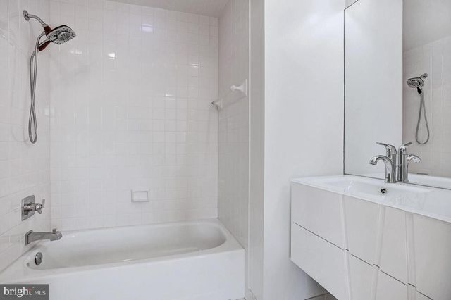 4709 FOXHALL CRES NW, Washington, DC 20007