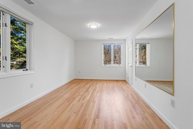 4709 FOXHALL CRES NW, Washington, DC 20007