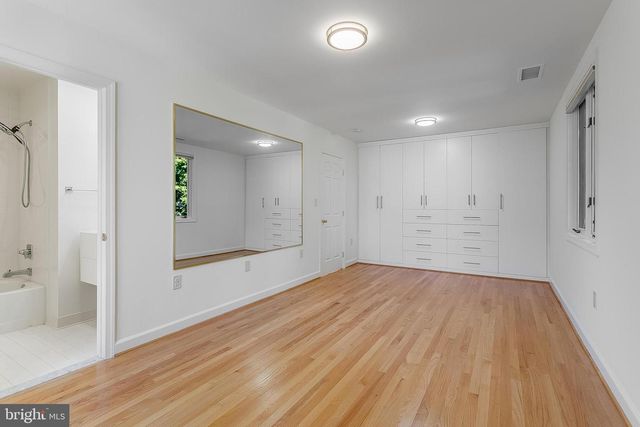4709 FOXHALL CRES NW, Washington, DC 20007