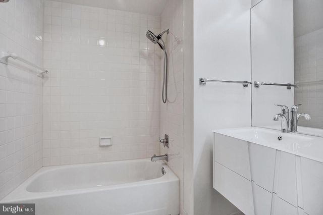 4709 FOXHALL CRES NW, Washington, DC 20007