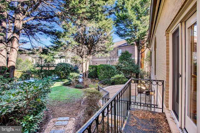 4709 FOXHALL CRES NW, Washington, DC 20007