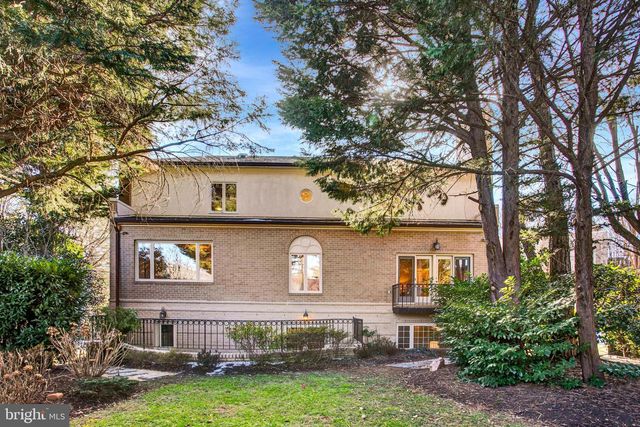 4709 FOXHALL CRES NW, Washington, DC 20007