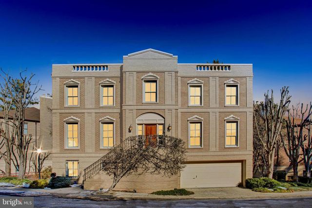 4709 FOXHALL CRES NW, Washington, DC 20007