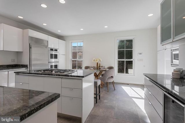 4709 FOXHALL CRES NW, Washington, DC 20007