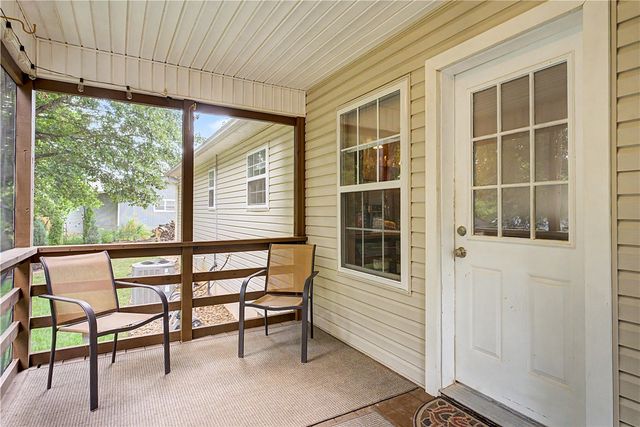 7 Walney Drive, Bella Vista, AR 72715