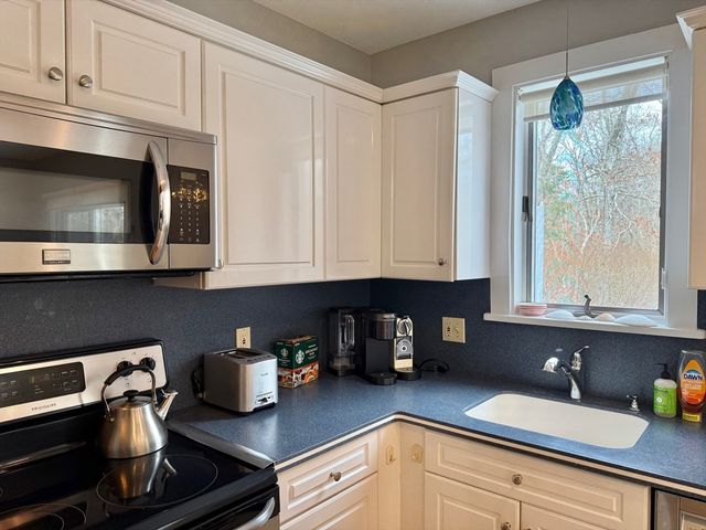 11 High Meadow, Oak Bluffs, MA 02557