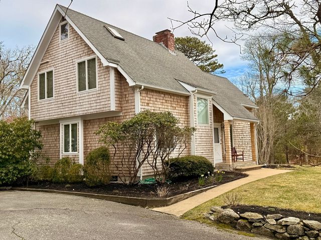11 High Meadow, Oak Bluffs, MA 02557