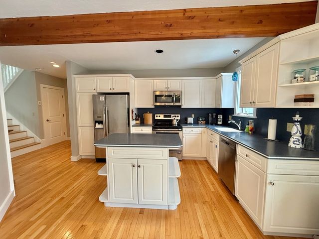 11 High Meadow, Oak Bluffs, MA 02557