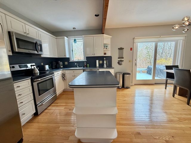 11 High Meadow, Oak Bluffs, MA 02557