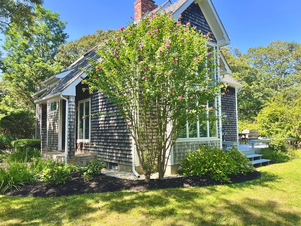 11 High Meadow, Oak Bluffs, MA 02557