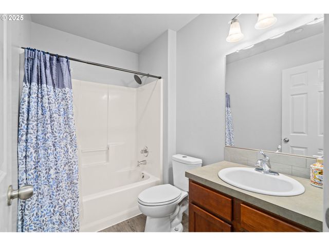 11923 Se ASH St 16, Portland, OR 97216
