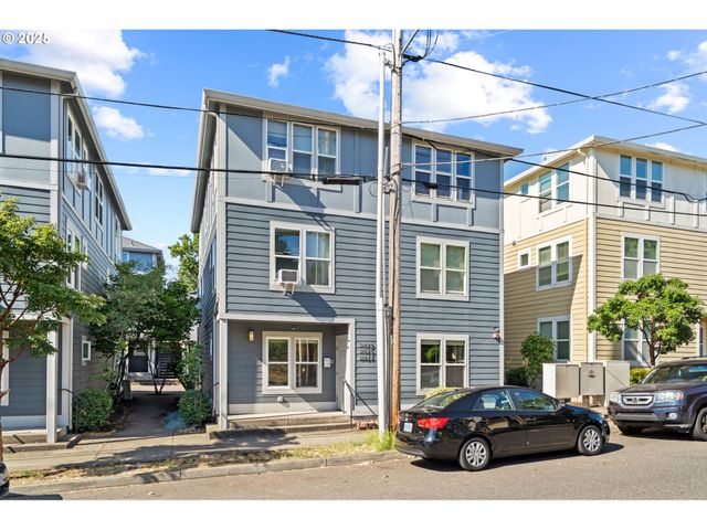 11923 Se ASH St 16, Portland, OR 97216