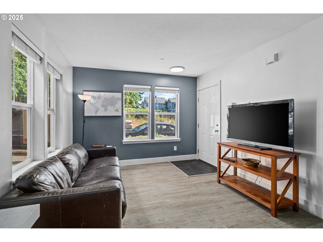 11923 Se ASH St 16, Portland, OR 97216