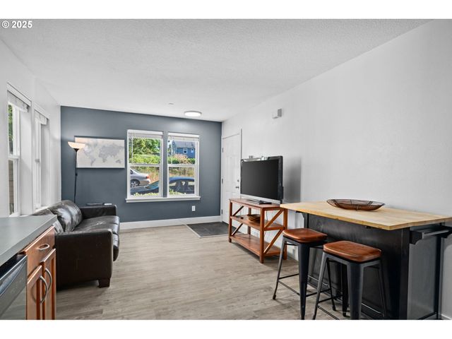 11923 Se ASH St 16, Portland, OR 97216