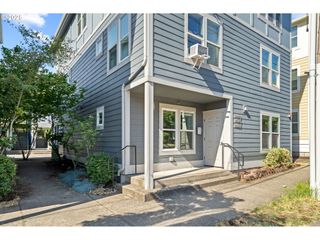 11923 Se ASH St 16, Portland, OR 97216