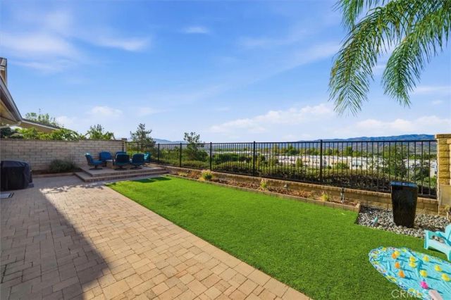 27933 Mariposa Street, Valencia, CA 91355
