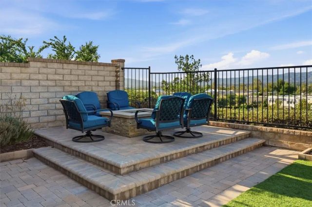 27933 Mariposa Street, Valencia, CA 91355