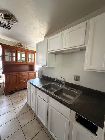 5036 S Brookhaven St, Wichita, KS 67216