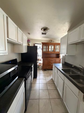 5036 S Brookhaven St, Wichita, KS 67216