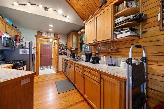 2000 County Road 852, Cushing, TX 75760