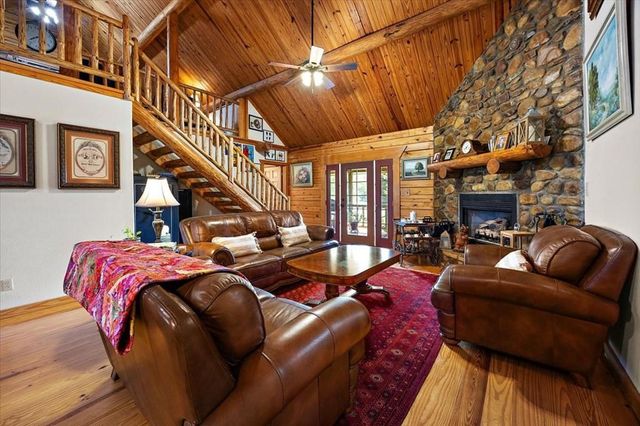 2000 County Road 852, Cushing, TX 75760