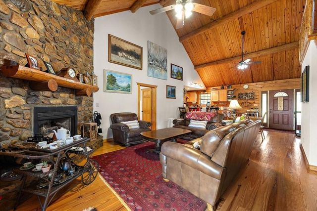 2000 County Road 852, Cushing, TX 75760